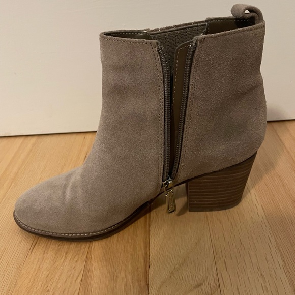 Blondo Tan Ankle Booties with Heel - Picture 3 of 4